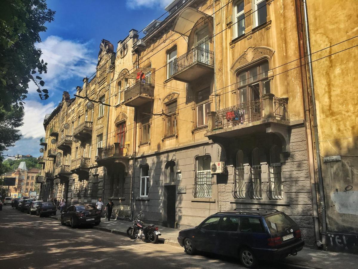 Friends Hostel Lviv Rustaveli Str Exterior photo